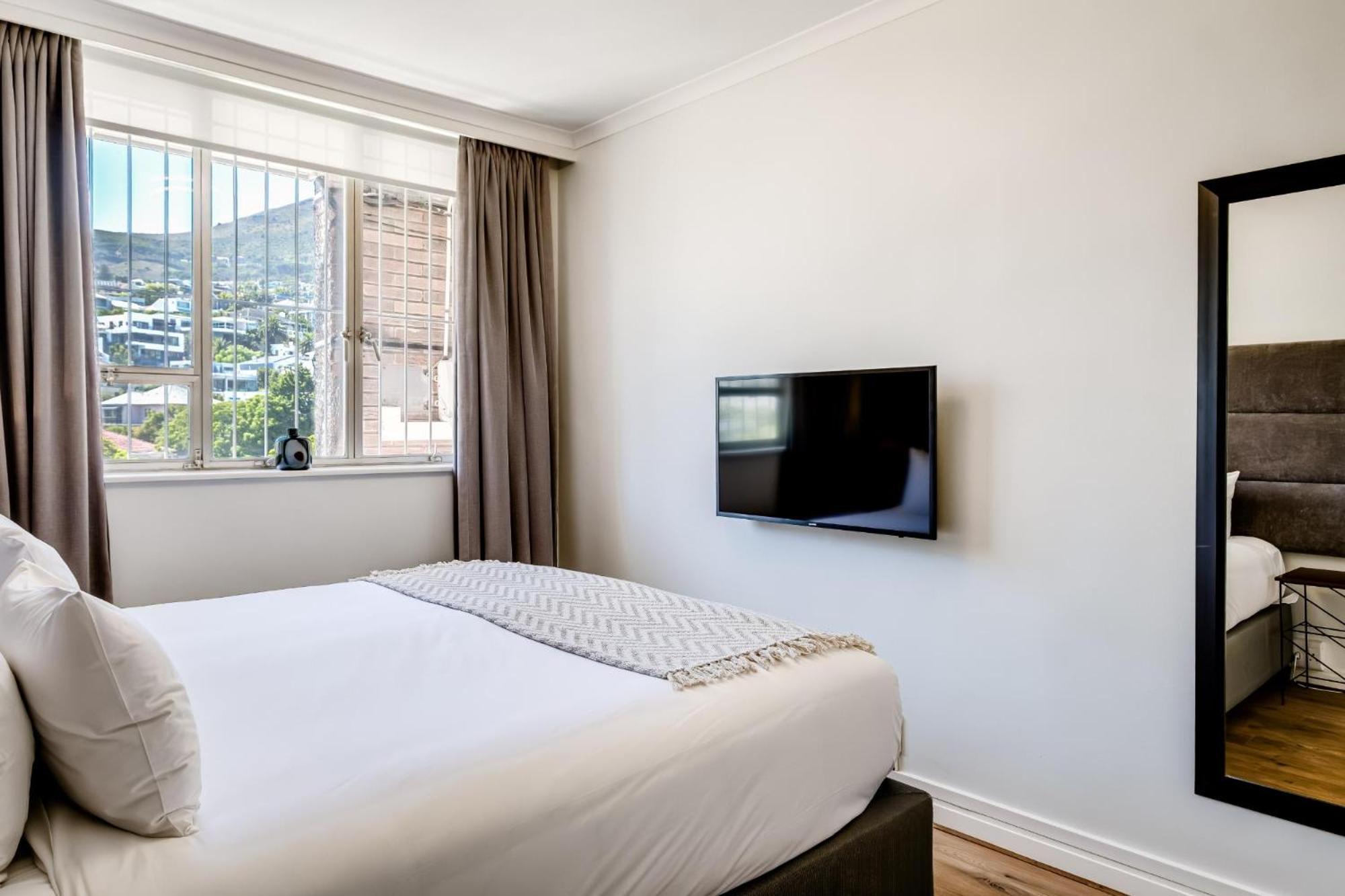 Camps Bay Beachside 2bed W Sea View Cloud 9 Apartment