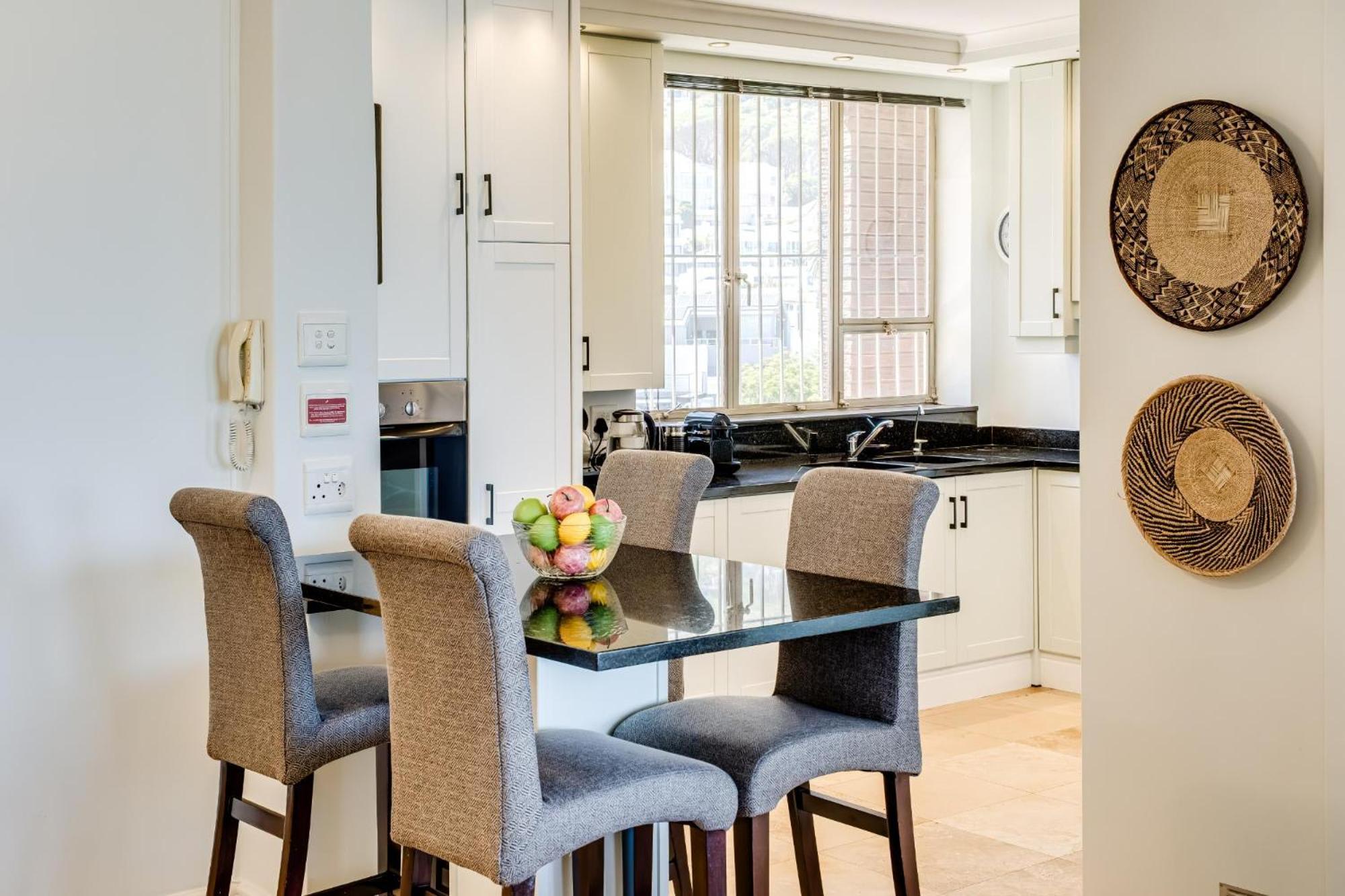 Camps Bay Beachside 2bed W Sea View Cloud 9 Apartment